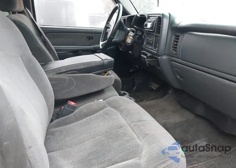 2002 Chevrolet Silverado 1500 Ls z USA, uszkodzony, nr VIN 2GCEC19W221178347